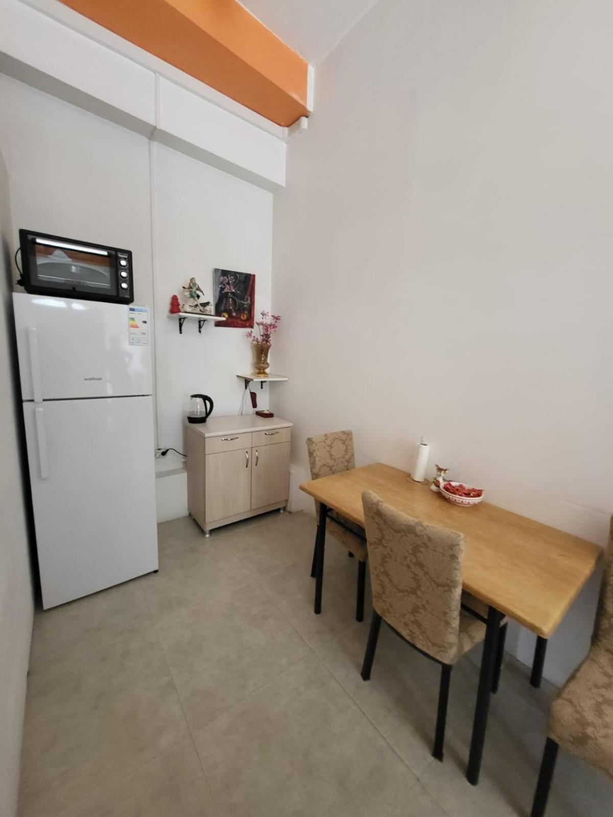 Hostel Near The Square Тбилиси Екстериор снимка