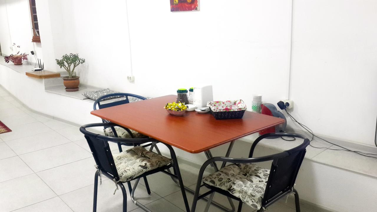 Hostel Near The Square Тбилиси Екстериор снимка