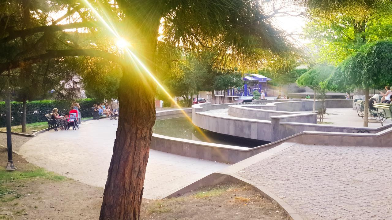 Hostel Near The Square Тбилиси Екстериор снимка
